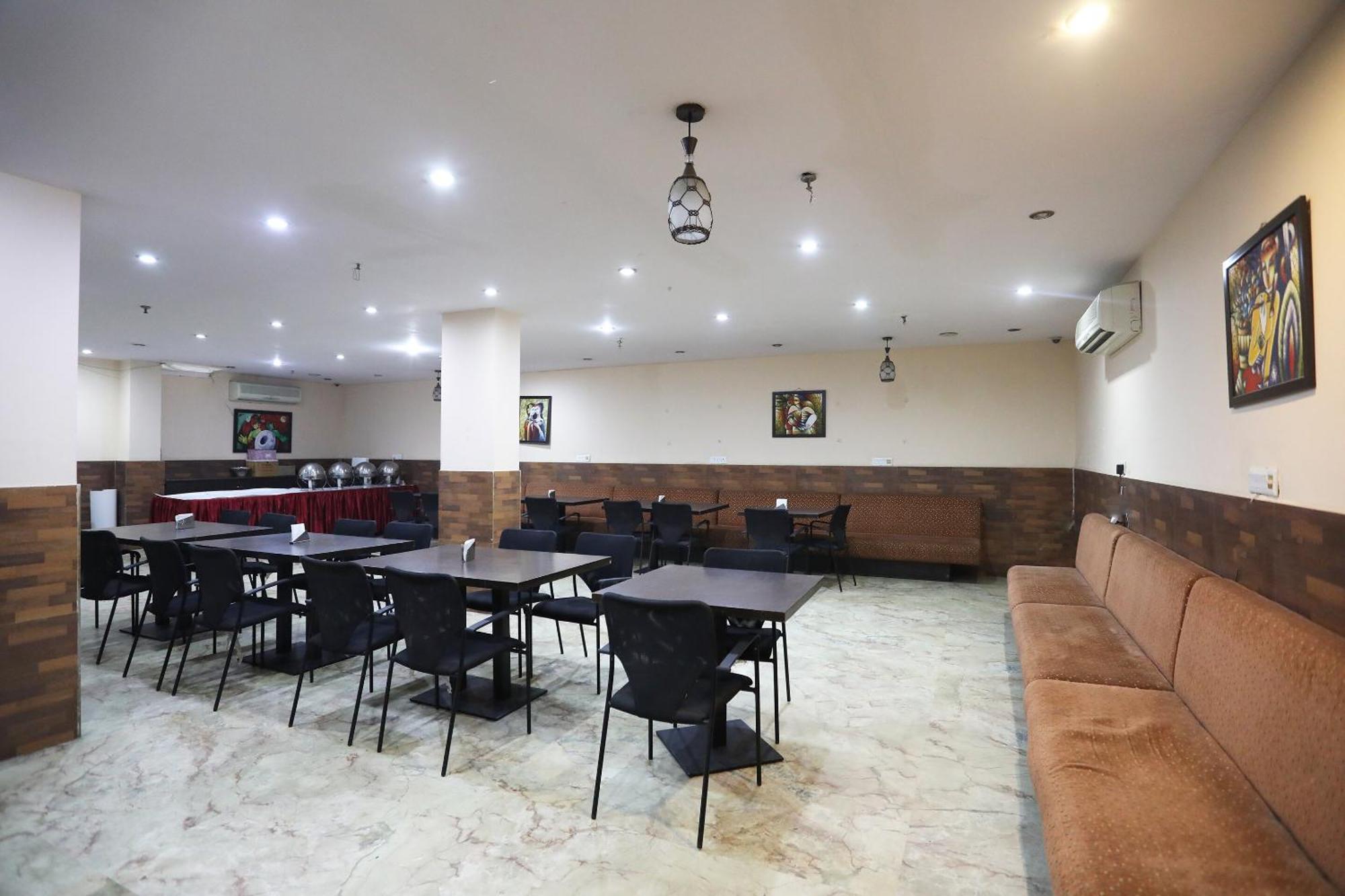 Oyo Hotel Vedas Heritage Delhi  Bagian luar foto