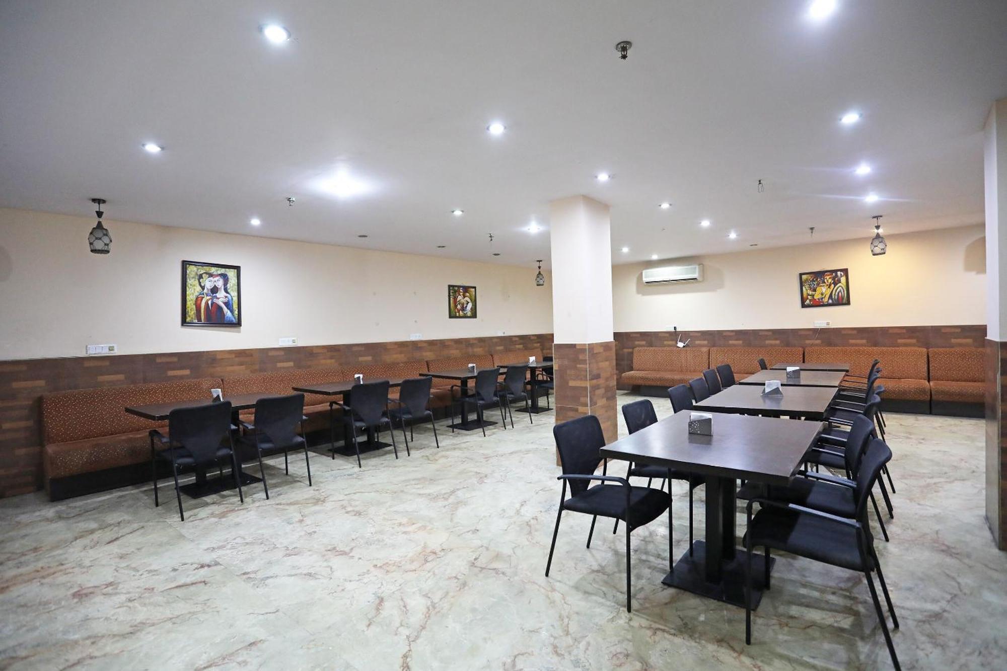 Oyo Hotel Vedas Heritage Delhi  Bagian luar foto