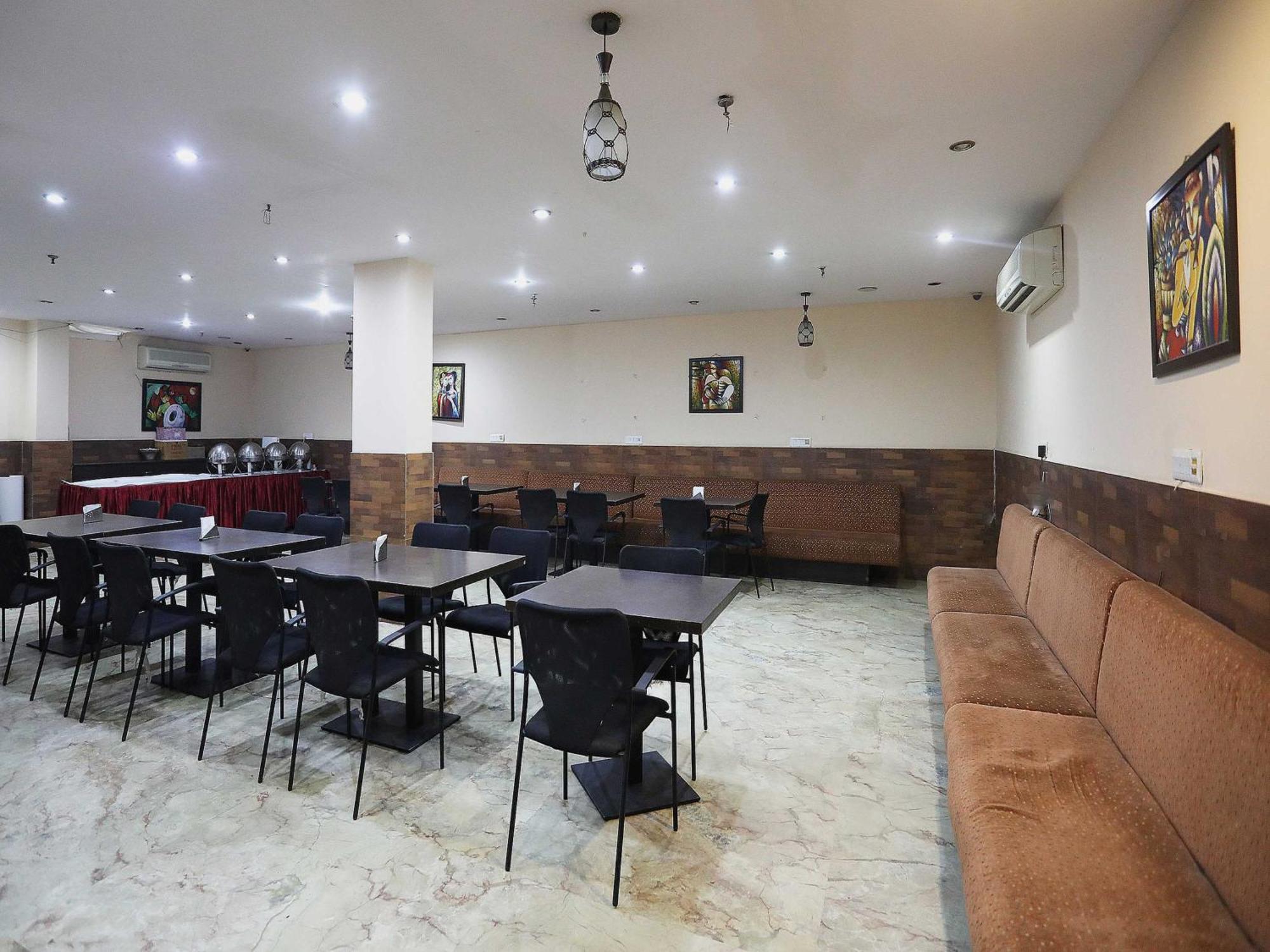 Oyo Hotel Vedas Heritage Delhi  Bagian luar foto