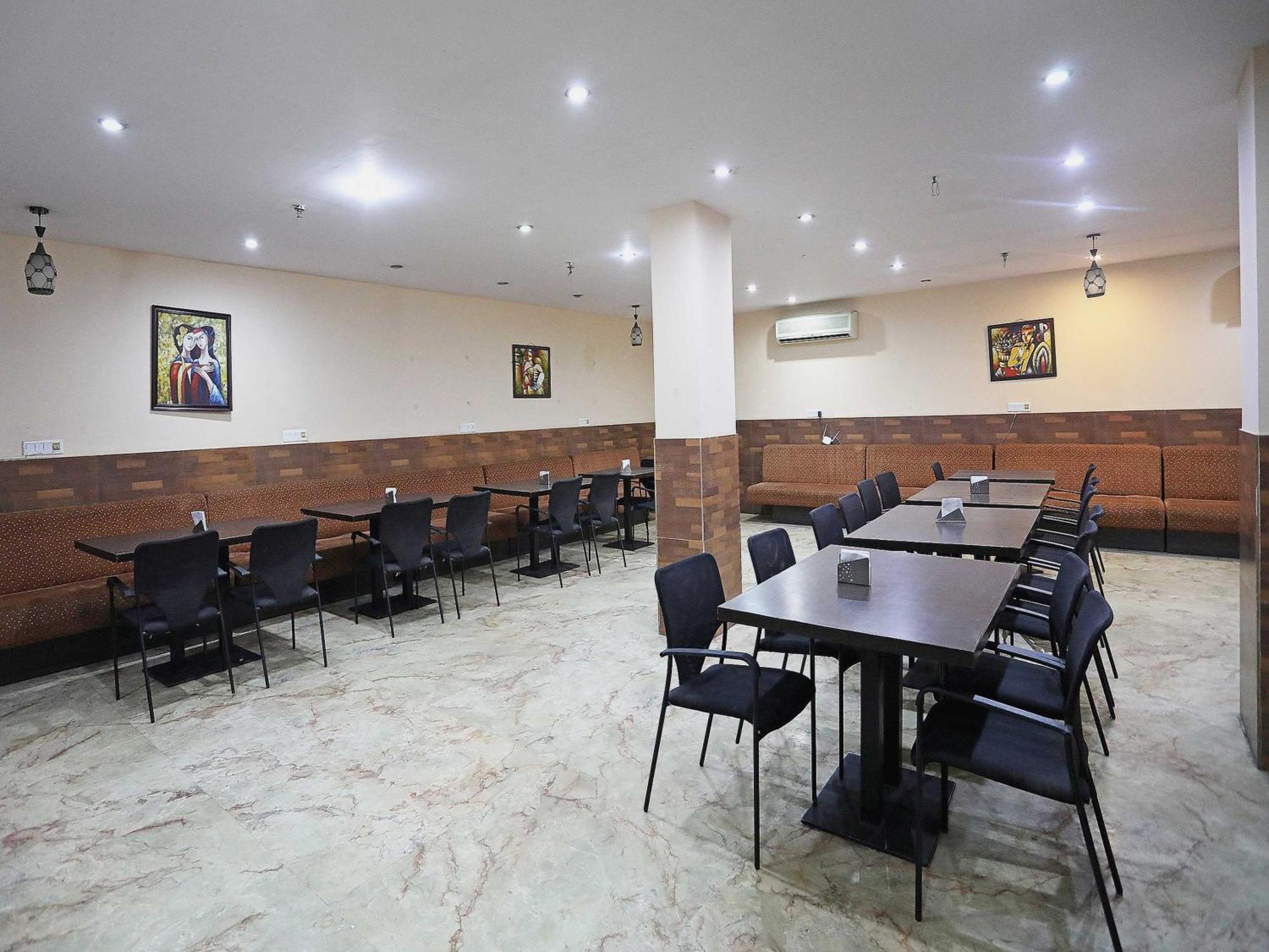 Oyo Hotel Vedas Heritage Delhi  Bagian luar foto