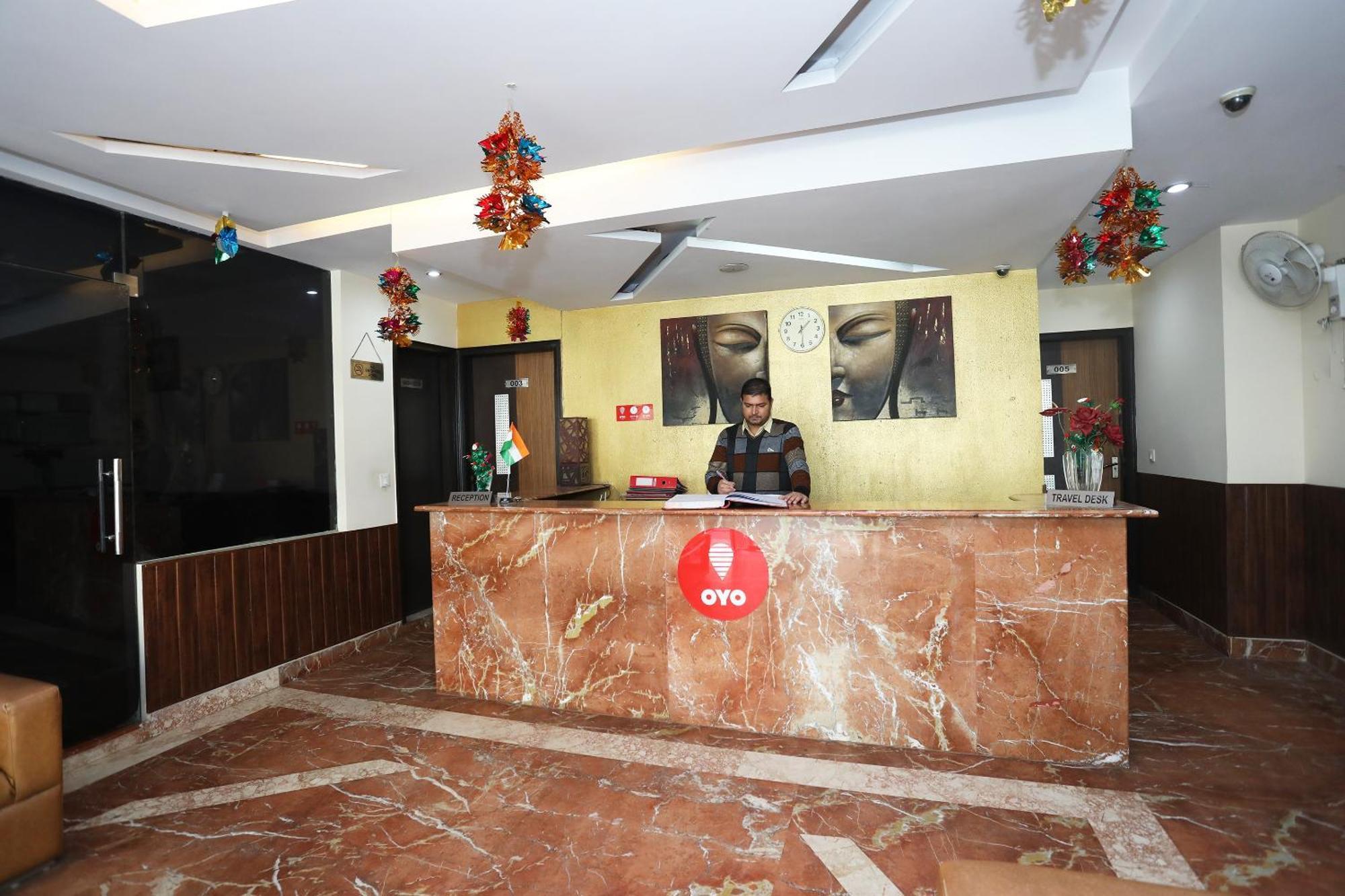Oyo Hotel Vedas Heritage Delhi  Bagian luar foto